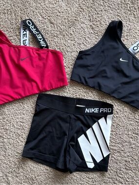 Nike Black Performance Leggings with Subtle White Branding
